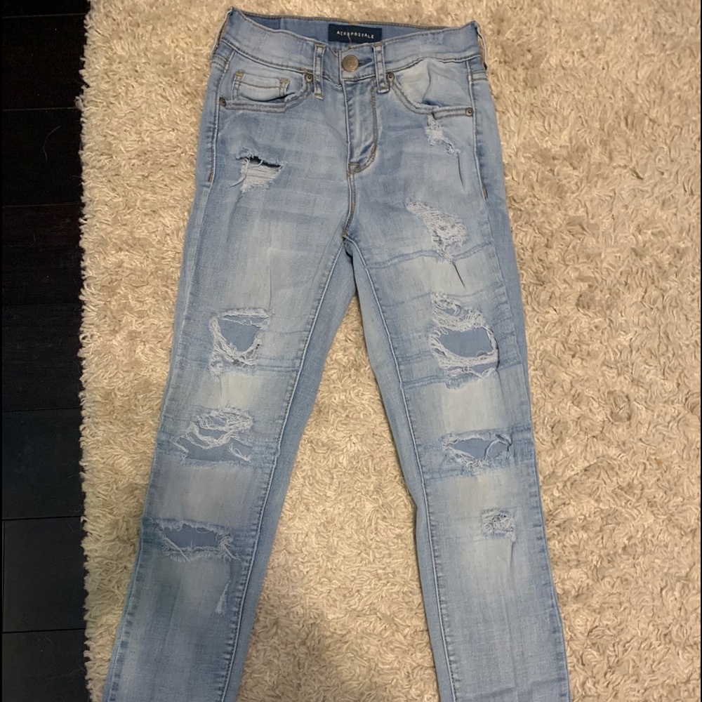 Low rise ripped jeans